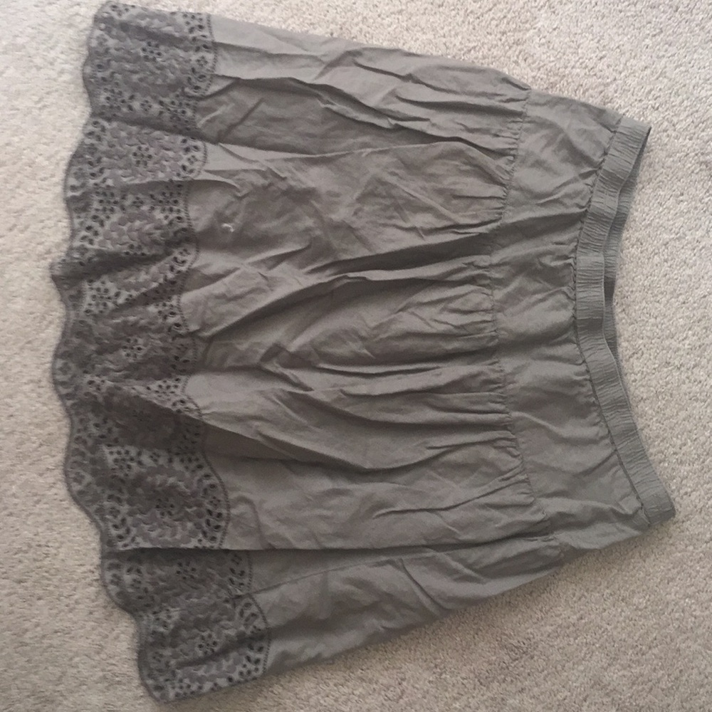 Small, brown skirt with patterned hem